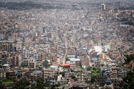 尼泊尔加德满都的全景，从猴庙，斯韦安布纳特。成千上万的建筑