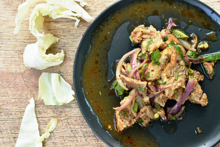  spicy roasted pork Thai salad eat with fresh basil leaf and cab