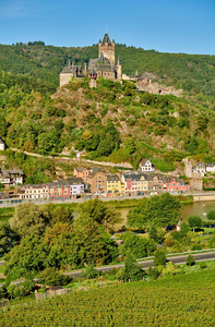 德国的科切姆镇，位于摩泽尔河畔，有着德国帝国城堡