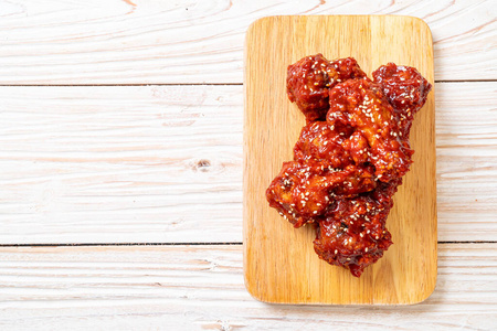 fried chicken with spicy sauce 