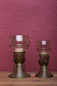 两个文艺复兴时期的酒杯图片