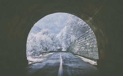 旅行 欧洲 汽车 薄雾 美丽的 隧道 建筑 阿尔卑斯山 街道