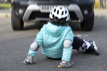 摔倒的小孩图片