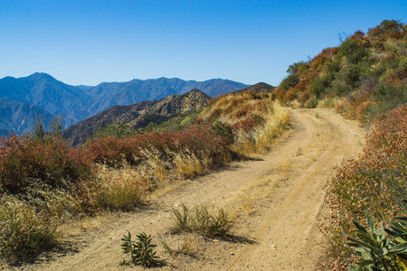 远山土路图片