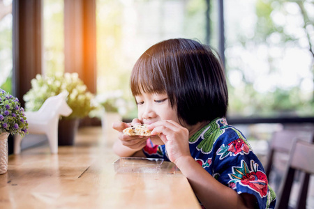 肖像 美味的 童年 美丽的 女孩 白种人 小孩 甜的 乐趣