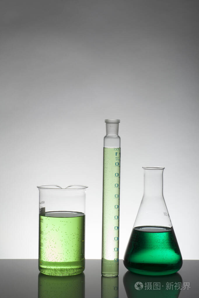 实验室瓶子里的液体科学生化实验室五颜六色的液体