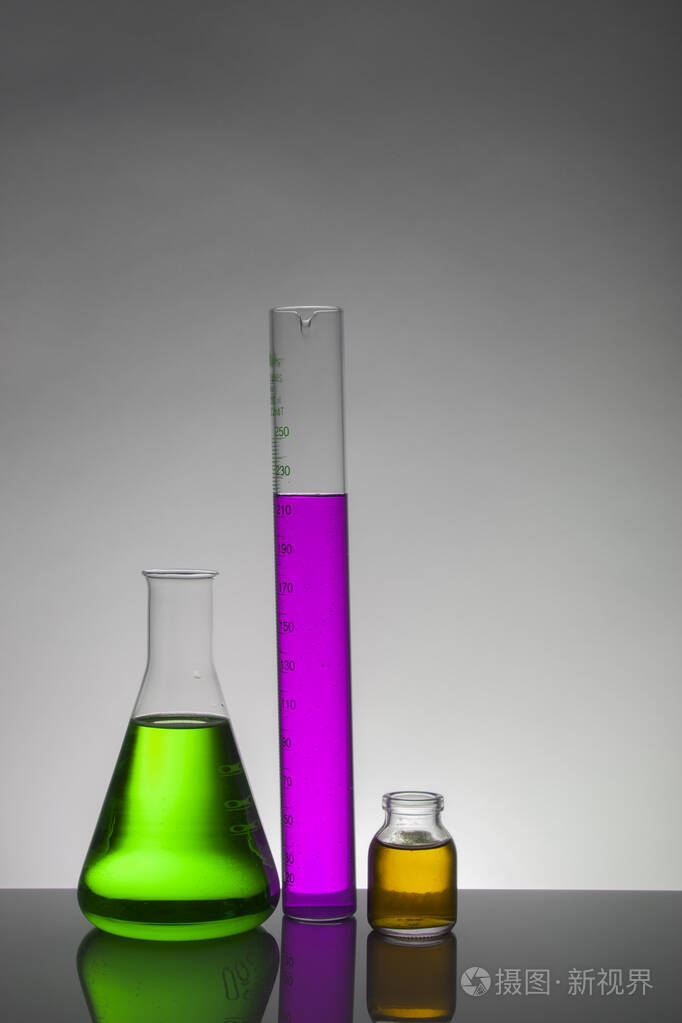 实验室瓶子里的液体科学生化实验室五颜六色的液体