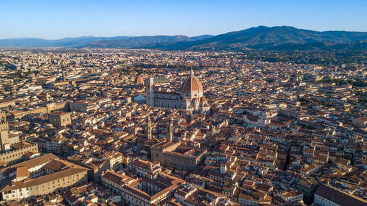 空中无人机在晨曦中拍摄了佛罗伦萨的主要景点