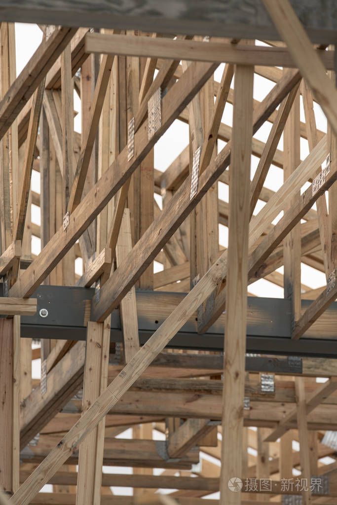 木梁住宅屋顶施工照片-正版商用图片25i7r7-摄图新视界