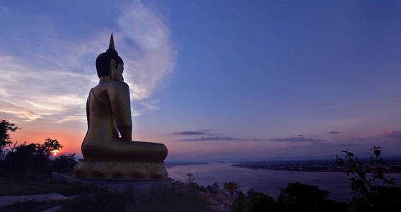 老挝巴色府撒罗寺大金佛像