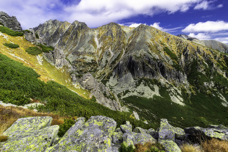 高塔塔拉斯晴山秋景图片