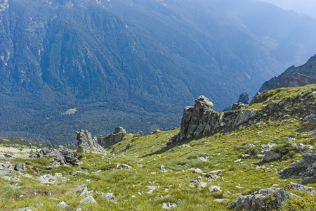 保加利亚瑞拉山洛夫尼察峰景观