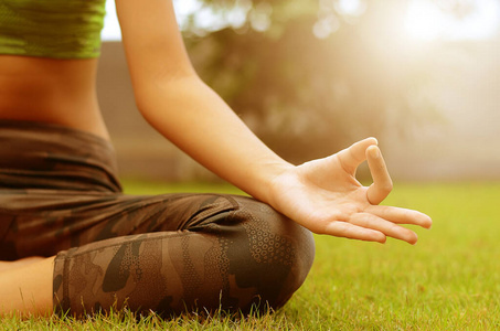 自然 健身 夏天 冥想 特写镜头 女人 瑜伽 健康 放松