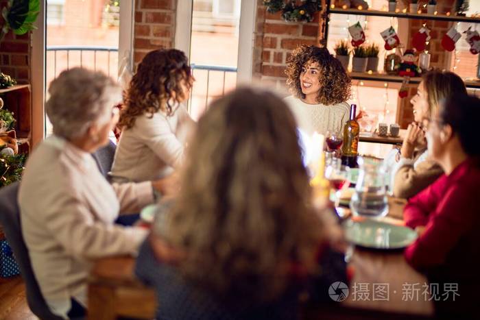 会议 晚餐 冬天 女人 朋友 桌子 午餐 快乐 杯子 聚会