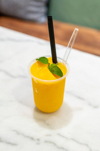 mango smoothies cup 