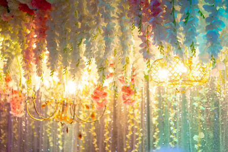 手工纸花和装饰灯饰，孟加拉国婚礼装饰舞台。