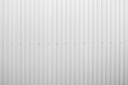 钢墙背景白色波纹金属板纹理墙面.镀锌钢背景.照片