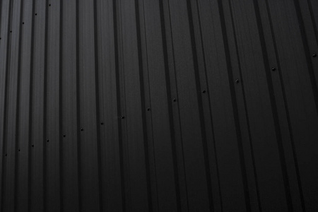 黑色波纹金属板纹理墙面。镀锌钢背景。