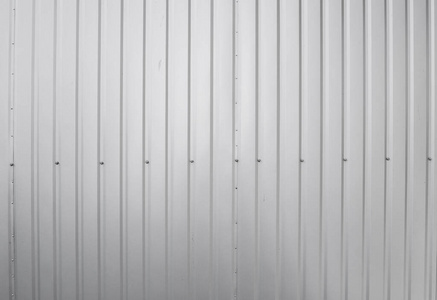白色波纹金属板纹理墙面。镀锌钢背景。