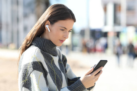 冬天无线耳机图片