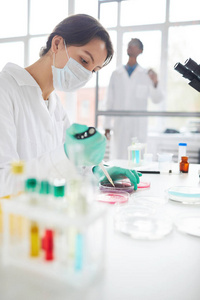 职业 油管 医学 专业知识 检查 在室内 吸管 科学家 显微镜
