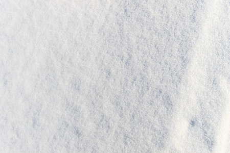 冬日晴朗时的雪纹理。抽象背景。