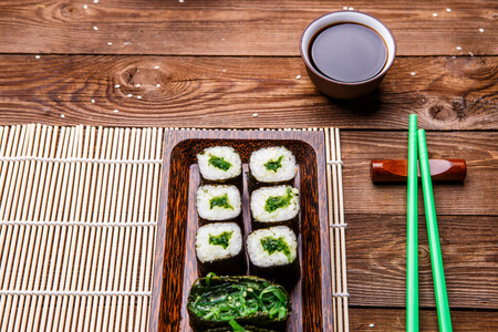 健康 石板 桌子 美味的 美味 寿司 特写镜头 鳄梨 书桌