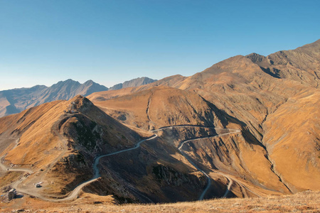 山口险峻蜿蜒的山路