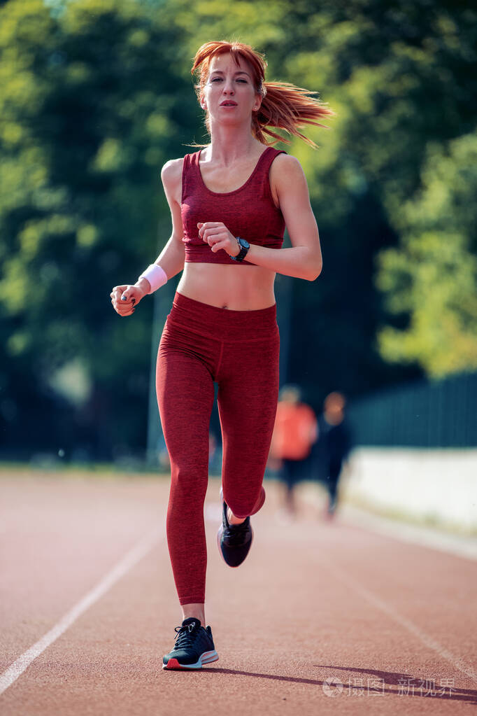 训练 健康 健身 女孩 慢跑者 跑步者 日出 活动 运动