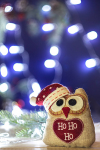 圣诞装饰品中的新年玩具猫头鹰