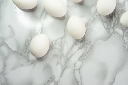 白色生鸡蛋，无包装，完整干净