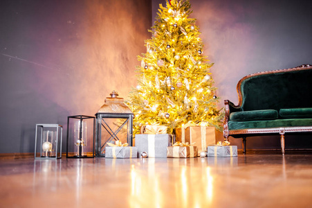 庆祝 花环 魔术 传统 蜡烛 圣诞节 新的 冬天 公寓 椅子