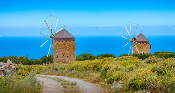 希腊克里特岛上的旧风车。