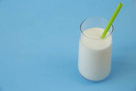 美女 牛奶 营养 玻璃 产品 食物 桌子 蛋白质 帽子 满的