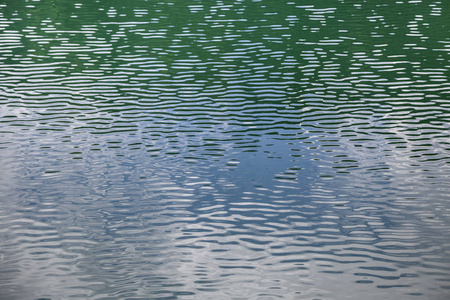 水面动感波纹图片