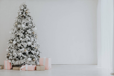 带白色圣诞树的家居装饰圣诞新年快乐礼物