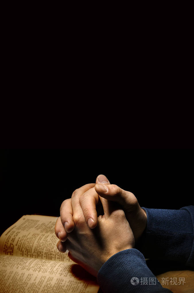 双手合十祈祷经文