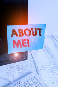 概念的意思是告诉别人你的好的坏的特点和过去的事情的记录纸贴在黑色