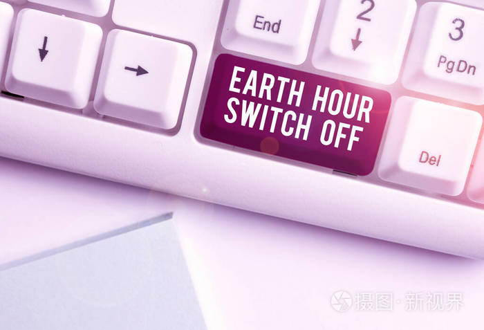 显示地球一小时关闭的文字标志。概念照片熄灯事件年度运动行星日白色电脑键盘与空白笔记纸上方白色背景键复制空间。
