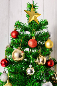 圣诞树和装饰品