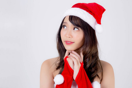美丽的肖像年轻的亚洲女人圣诞老人服装戴帽子微笑