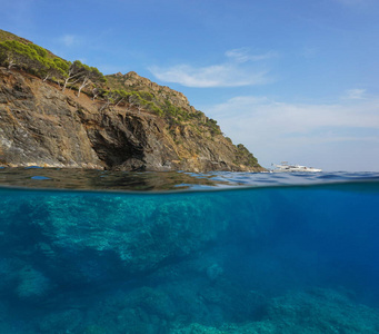 地中海海底悬崖照片