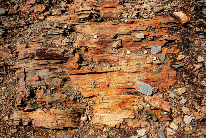 来自冰岛洛杉矶的火山彩色砾石和花岗岩层