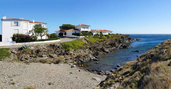 科斯塔布拉瓦海湾和地中海式住宅