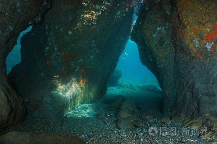 地中海海底岩石间的通道照片-正版商用图片25p3nz-摄图新视界