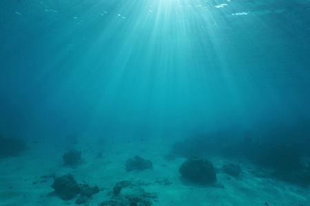 海底阳光图片