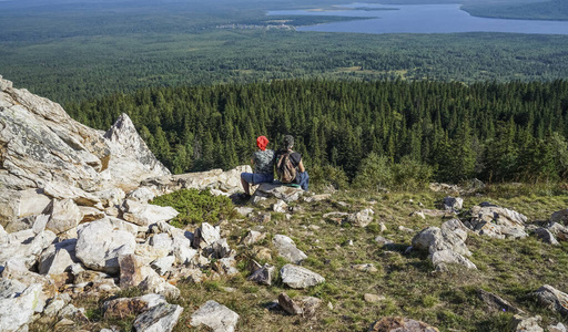 旅行者 男人 旅行 休息 风景 享受 旅游业 女孩 山谷