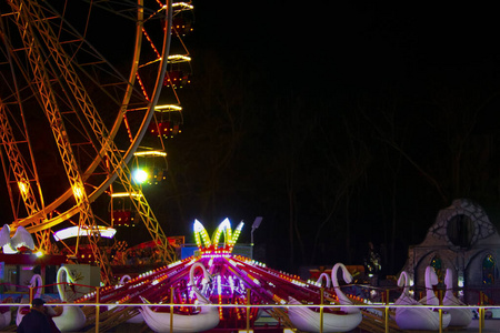 旋转木马 运动 快乐 节日 旋转 吸引力 高的 公园 游乐场