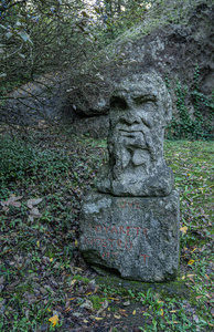拉齐奥博马尔佐的一个怪兽公园里的中世纪石像