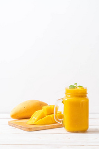 fresh mango smoothies 